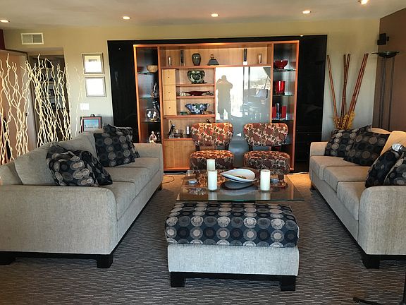 Living room seats 12 !