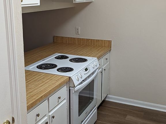 2nd image of 421 E 8th Ave