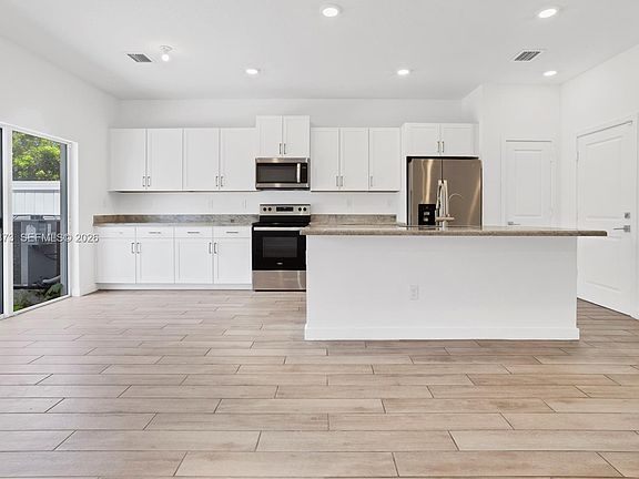 2nd image of 846 SE 19th St #0