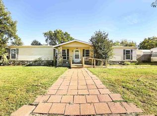 605 Lowrie St, Bowie, TX 76230