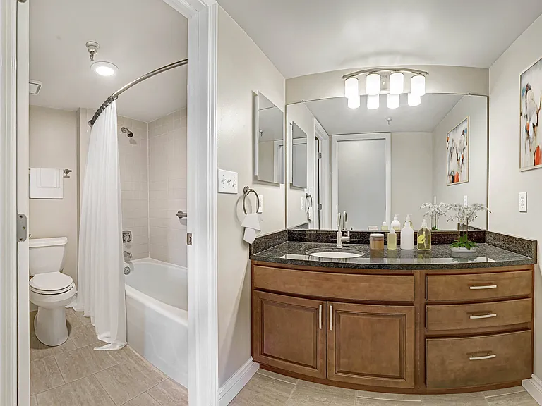 Skyrise Luxury Apartments — Photo 17