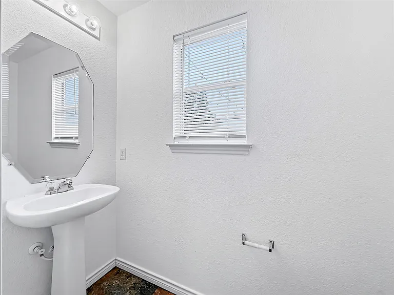9215 Rowlands Sayle Rd — Photo 5