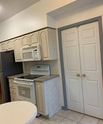 3rd image of 33 Empress Ave #3002
