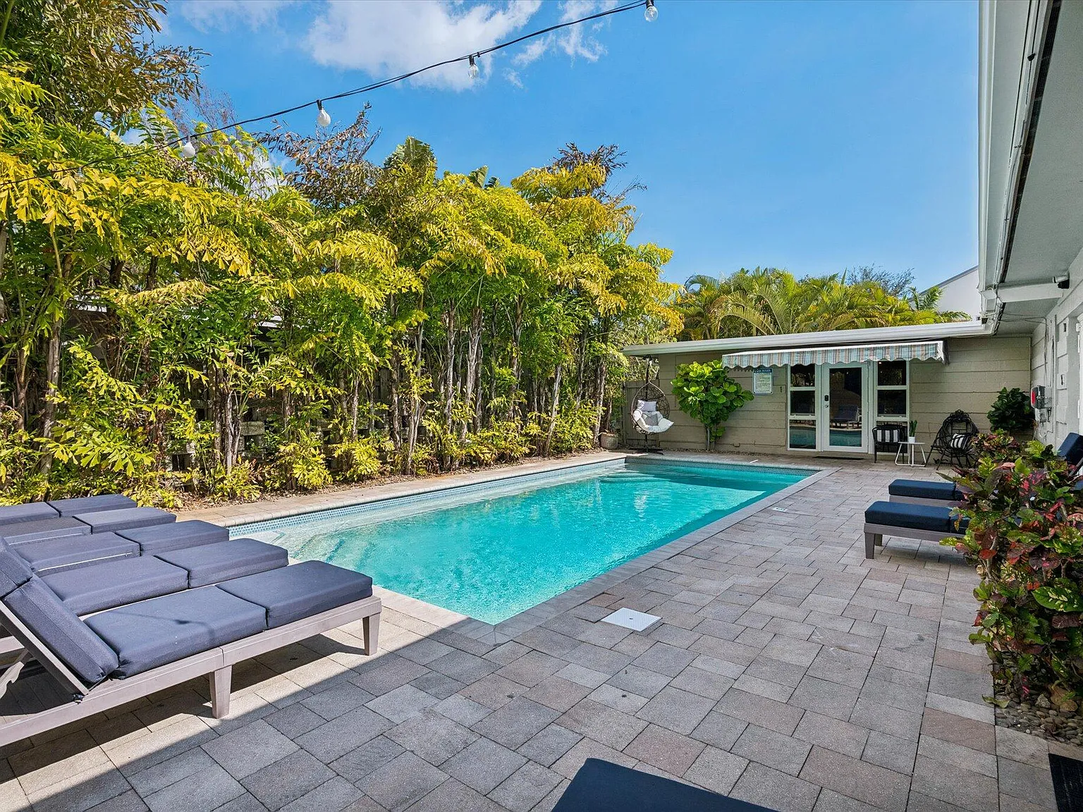 1 bed, 1.0 bath, 2715 sqft, $2,100 — Photo 2
