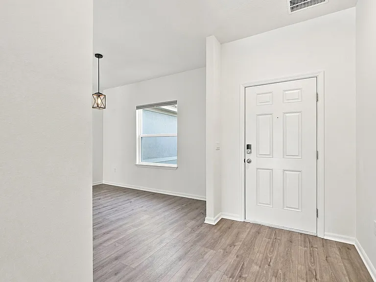 1261 SW Curry St — Photo 5