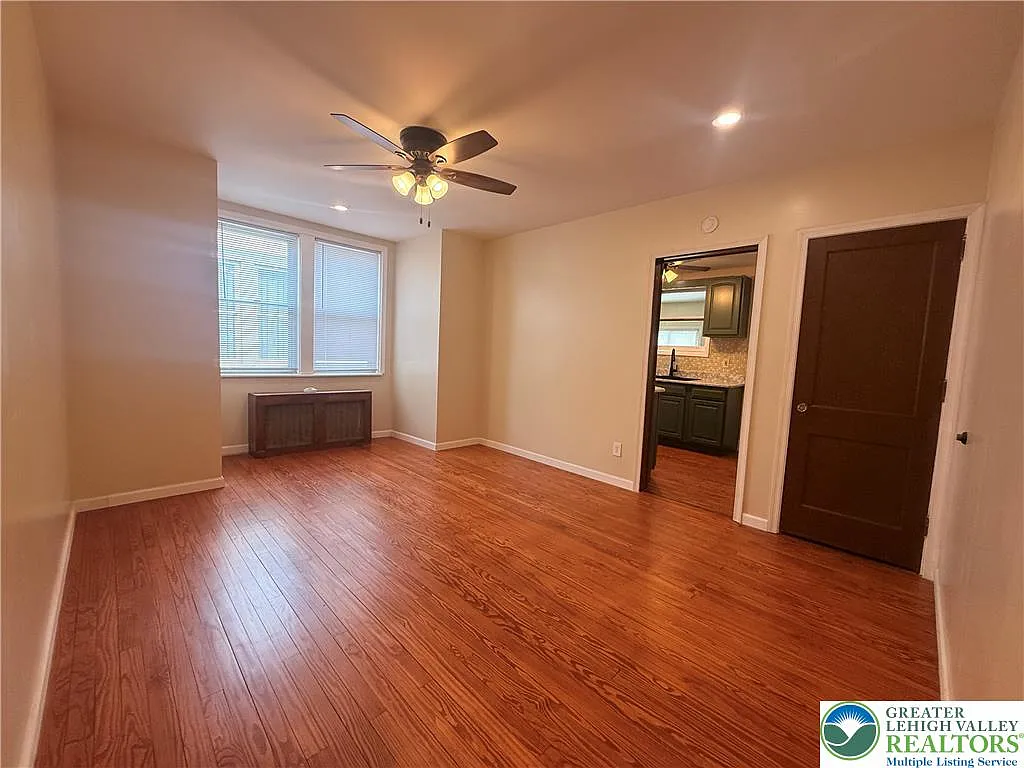 2 bed, 1.0 bath, 1000 sqft, $1,750 — Photo 2