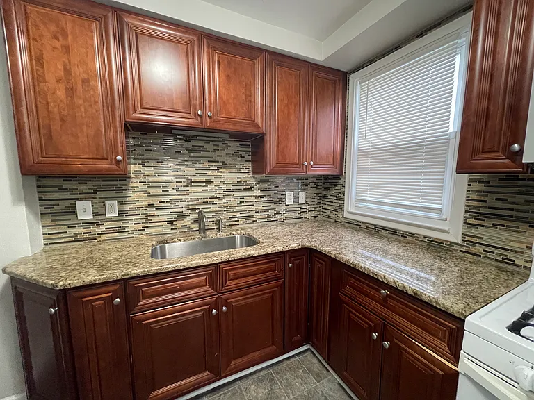 24621 Cherry St — Photo 4