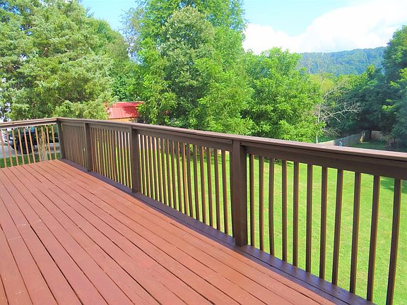 4th image of 6706 Farmbrook Ln