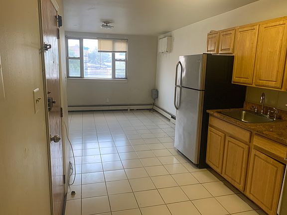 3rd image of 677 Summit Ave APT 2L