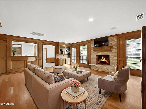 3rd image of 3134 Glenn Lakes Ln