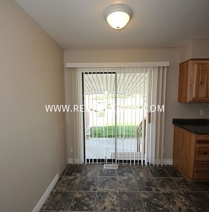 4th image of 1318 E Alameda Rd