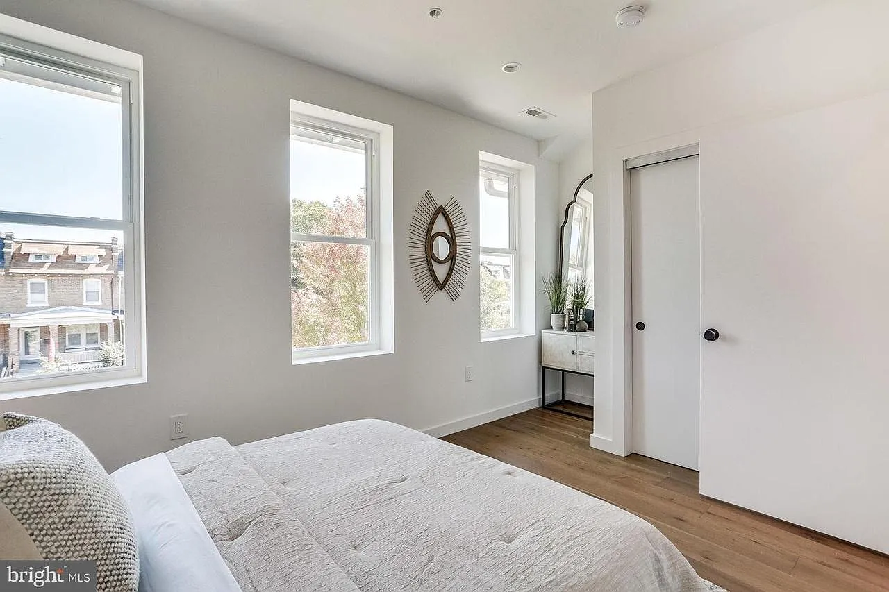 3 bed, 3.5 bath, 2180 sqft, $4,995 — Photo 3