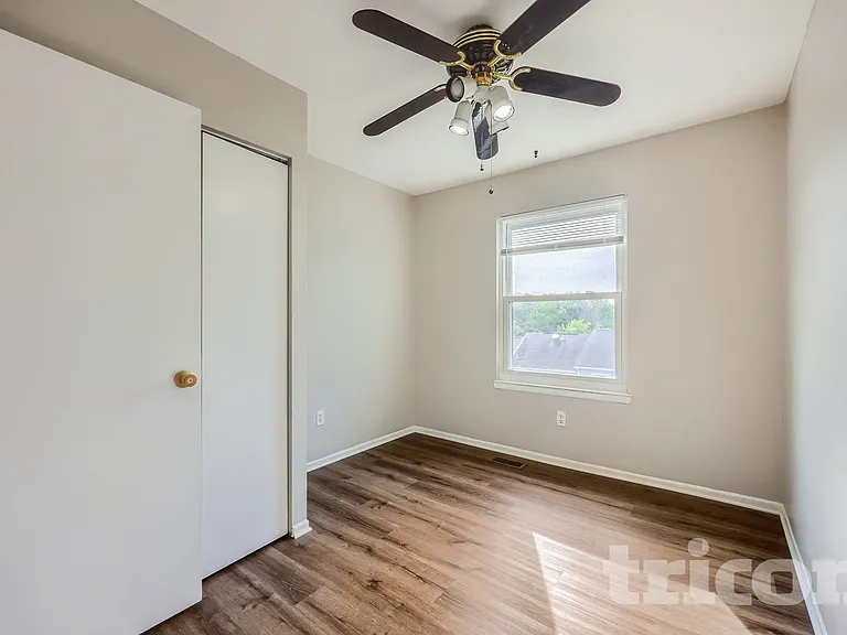 19 Clearlake Ct — Photo 8