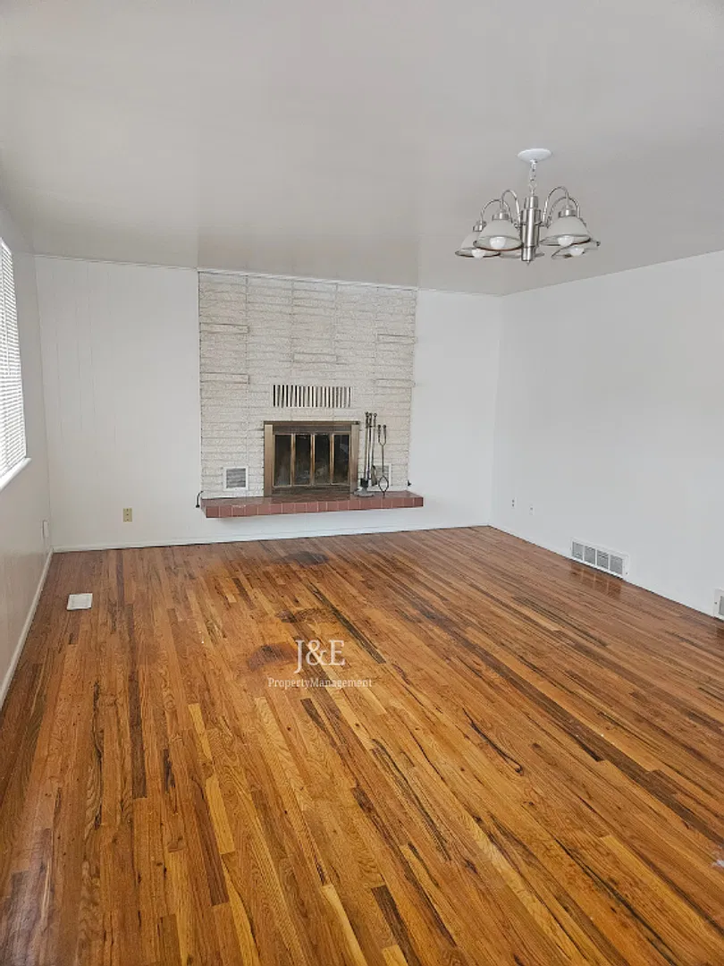 328 - Windy City Rentals LLC — Photo 4