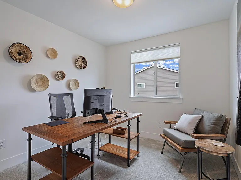 3718 NE Petrosa Ave — Photo 16