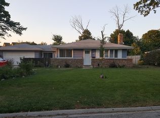 2242 Silverpine Dr, Glenview, IL 60025