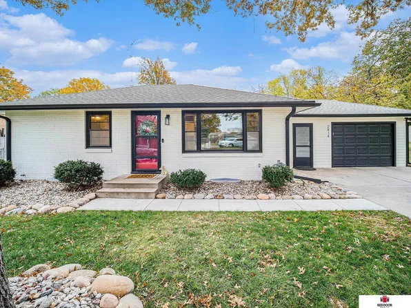 2414 S 53rd St, Lincoln, NE 68506