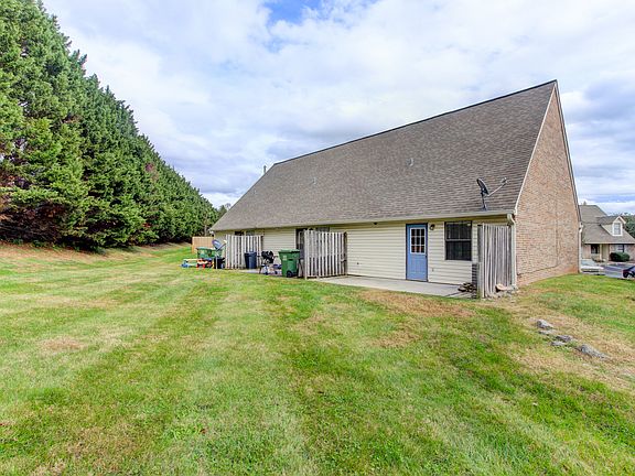 2nd image of 907 Chip Cove Ln