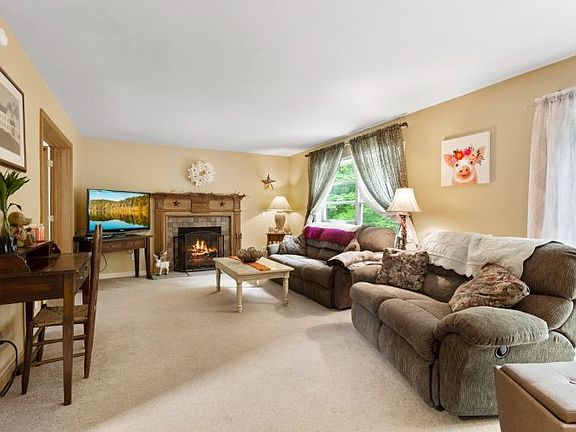 5th image of 3 E Hillcrest Dr