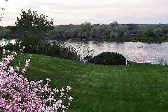 3rd image of 79403 N Yakima River Dr