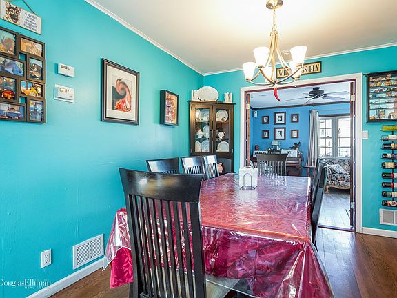 5th image of 3543 Manhasset St