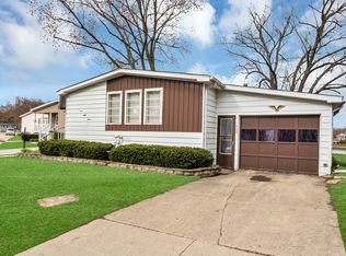 1053 Lakeview Rd, Elgin, IL 60123