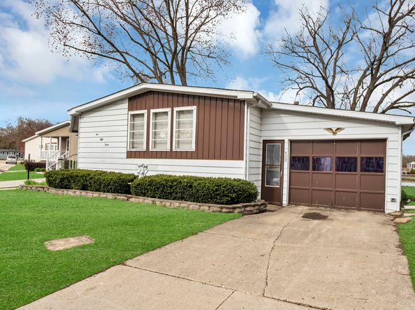 1053 Lakeview Rd, Elgin, IL 60123