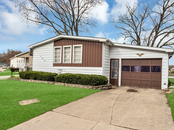 1053 Lakeview Rd, Elgin, IL 60123