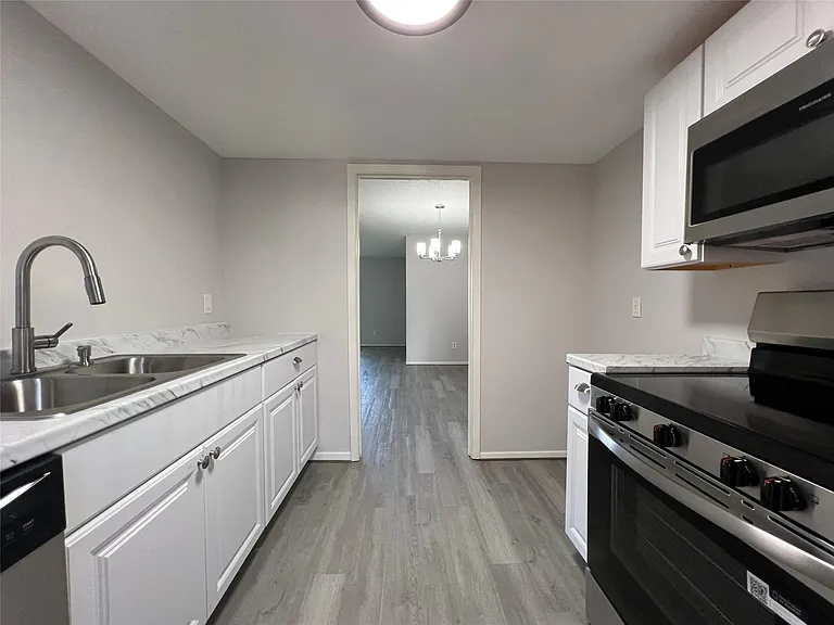 7012 Jetty Ln — Photo 9
