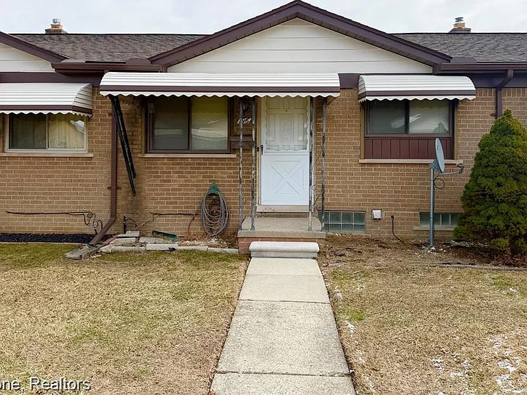 8401 Eighteen Mile Rd #196 — Photo 1