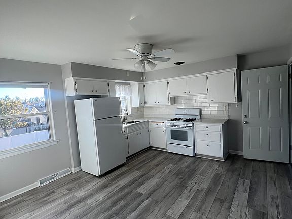 3rd image of 2102 Norwood St #2