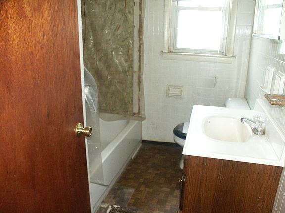 4th image of 1360 26th Ave