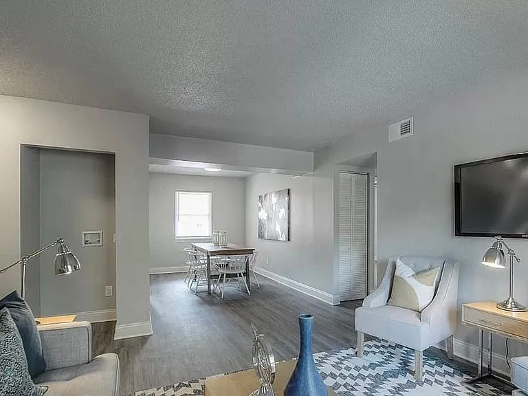 423-427 Maple Blvd — Photo 26