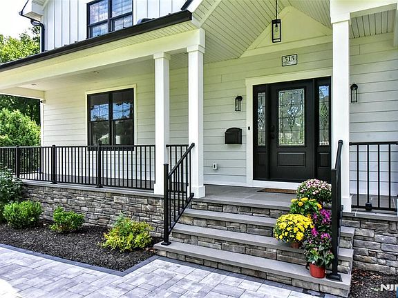 3rd image of 515 Hobart Road