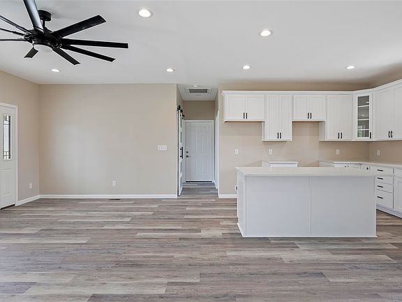5th image of 518 Lissaaron Dr