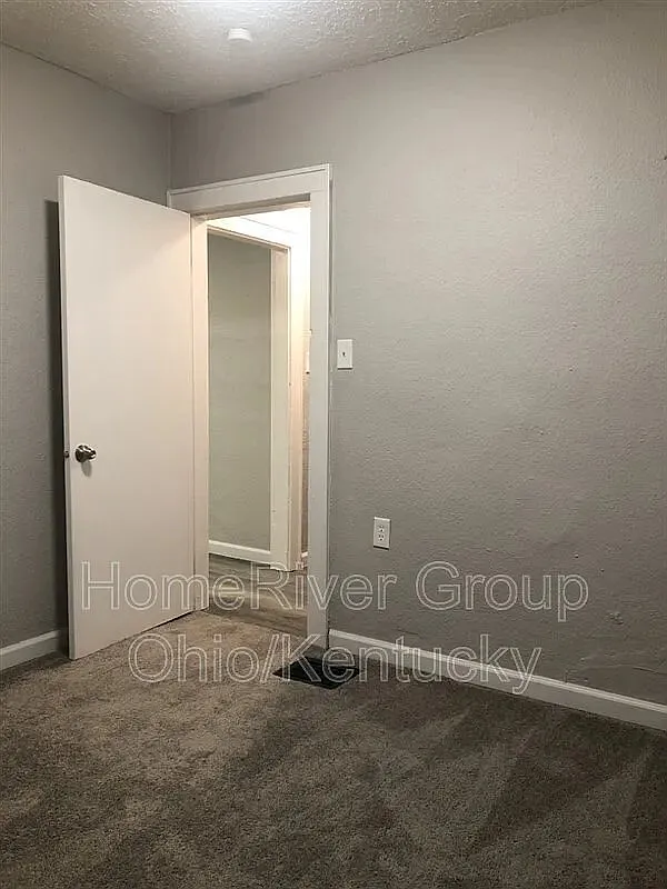 2 bed, 1.0 bath, 907 sqft, $1,275 — Photo 3