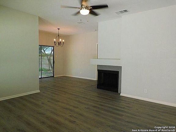 4th image of 3911 Chimney Springs Dr