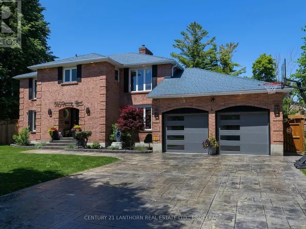 952 Chancery St, Kingston, ON K7P 1R3