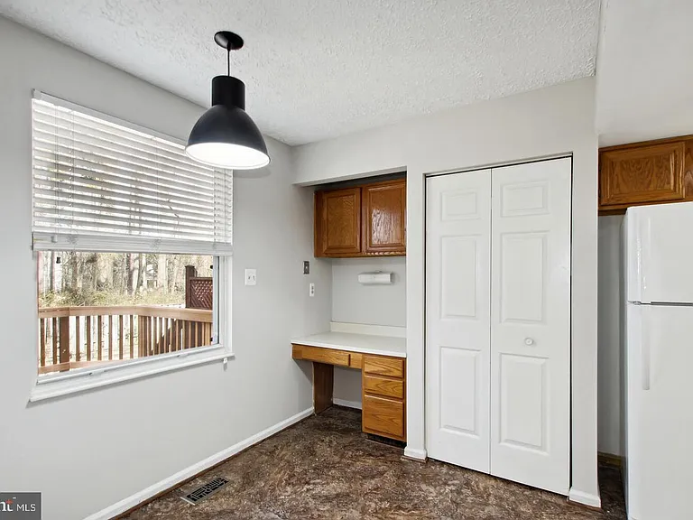 704 Suffield Dr — Photo 10