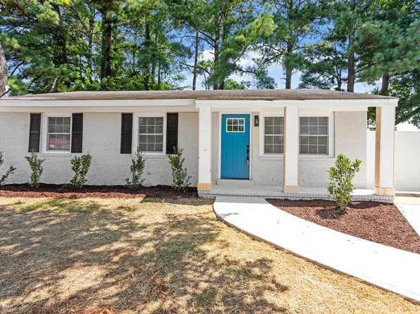 1416 Oakhill Ct, Raleigh, NC 27610