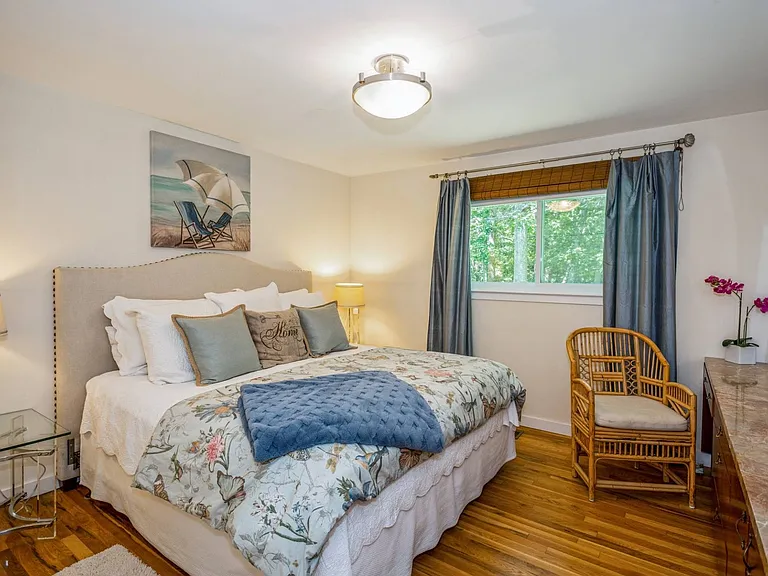 Peconic Hills Dr — Photo 19