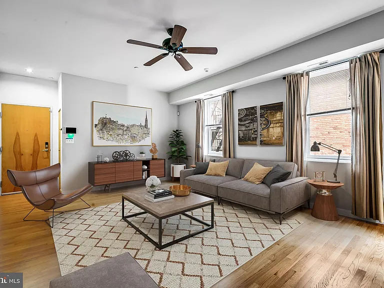 18 E Madison St #4 — Photo 11