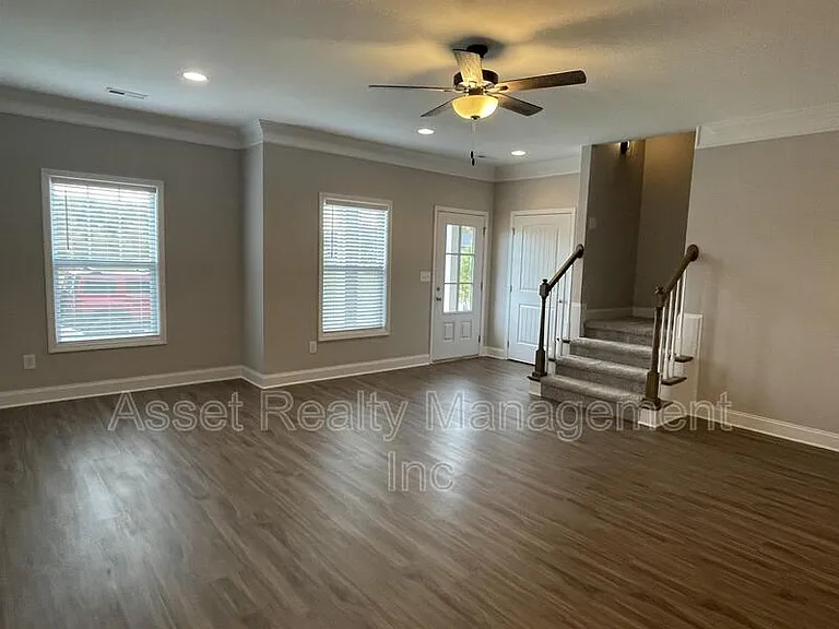 338 Broadberry Ave — Photo 3
