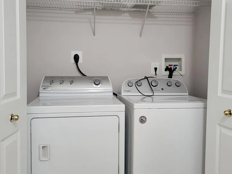 Private Washer/Dryer in-unit