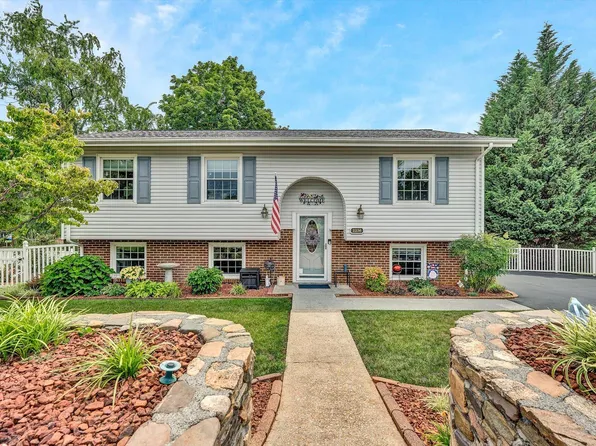 2236 Irish Cir, Salem, VA 24153