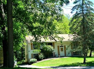 15 Roosevelt Rd, Hyde Park, NY 12538