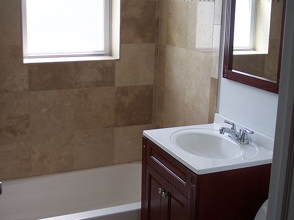 3rd image of 1507 W Albion Ave APT 1