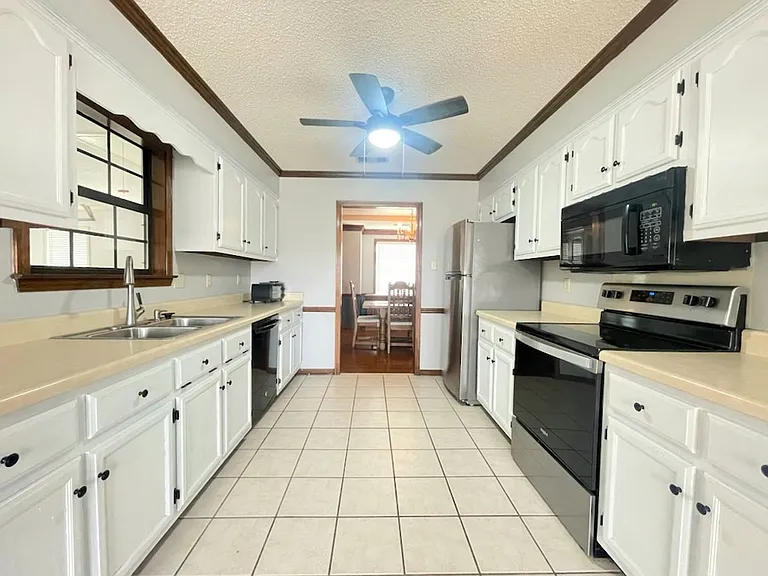 7320 N Hamilton Cir — Photo 3
