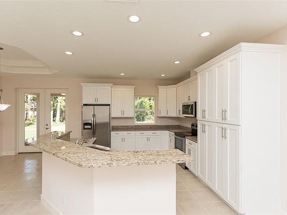 4th image of 18 Porter Ln