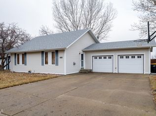 3014 Homestead Dr, Bismarck, ND 58503